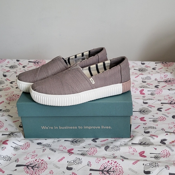 TOMS Grey with mixed pinks and Pink back Slip ons - Picture 2 of 9